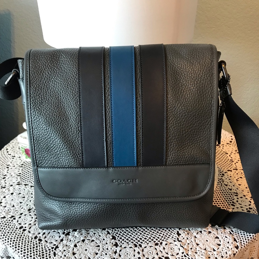 AUTHENTIC COACH MESSENGER NWT